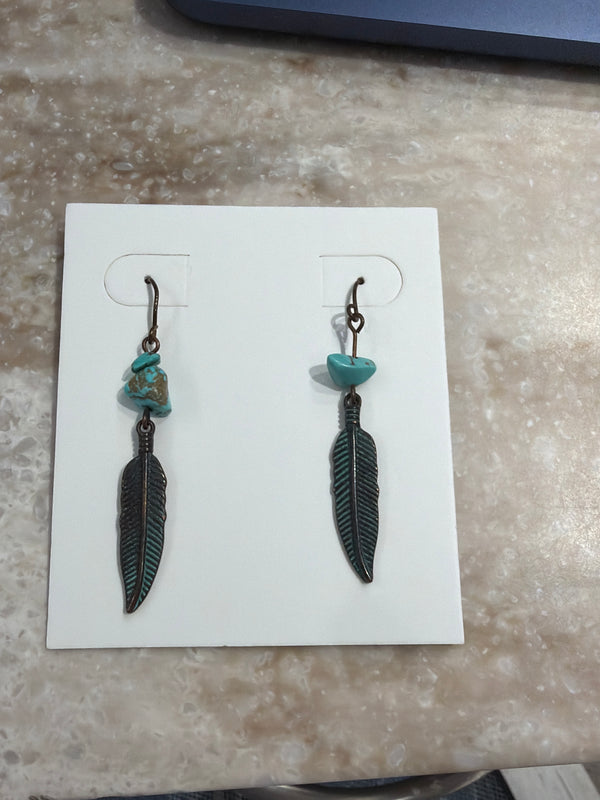 Dangle feather earrings