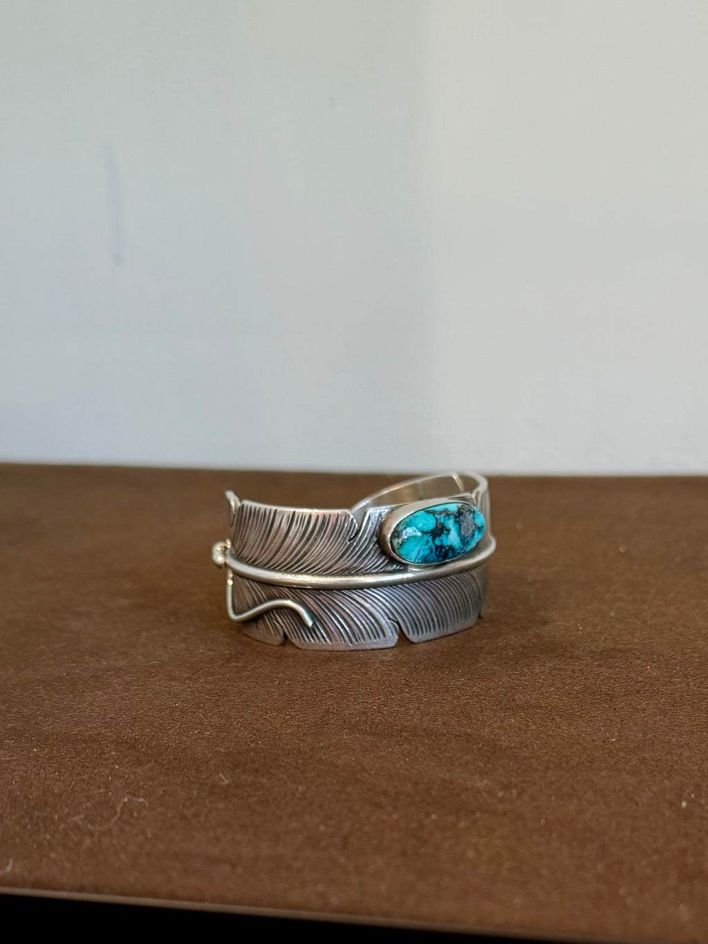 Feather cuff