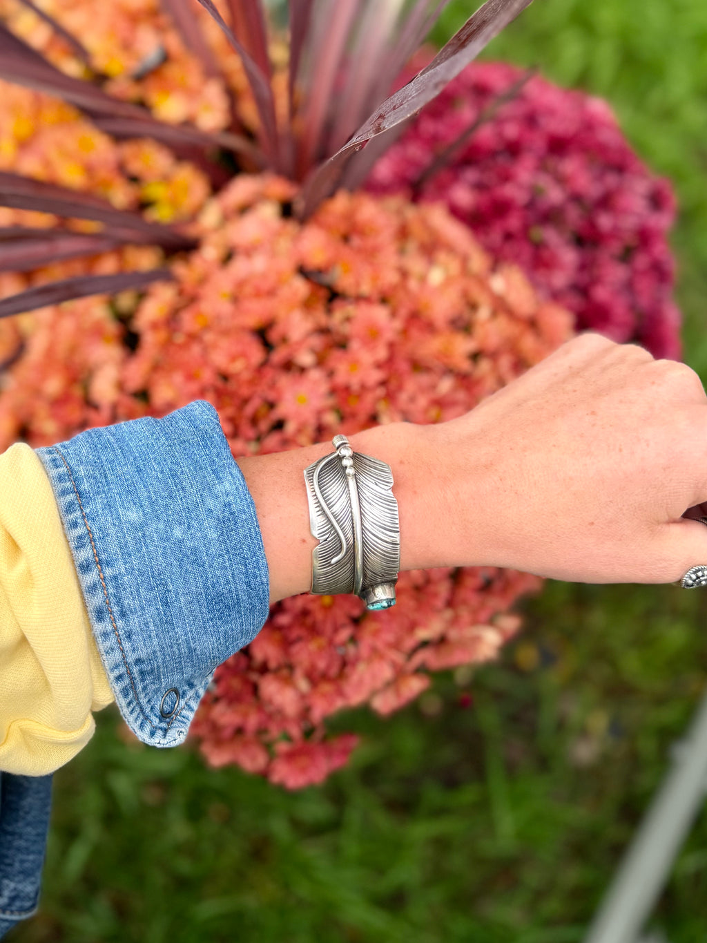 Feather cuff
