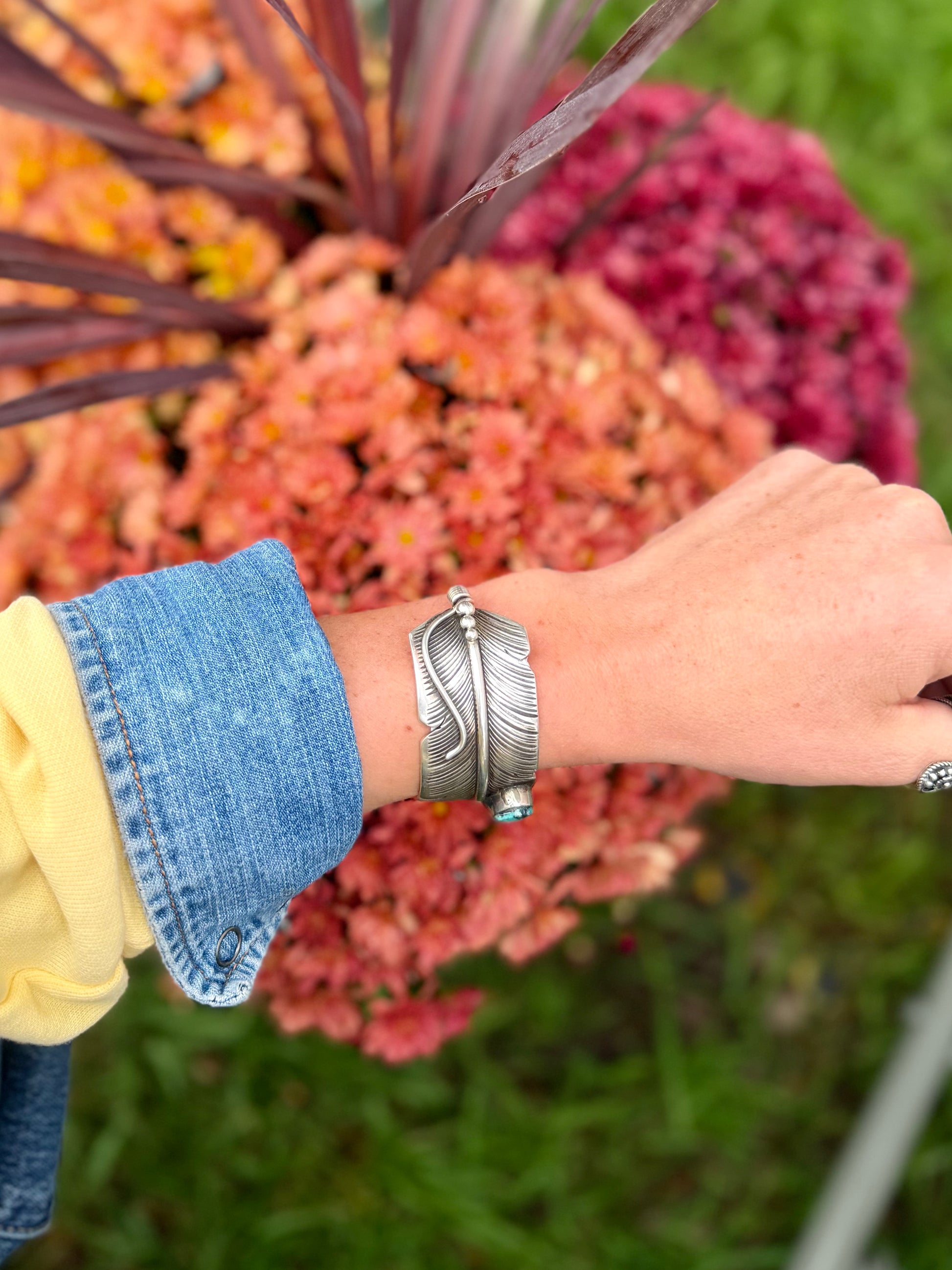 Feather cuff