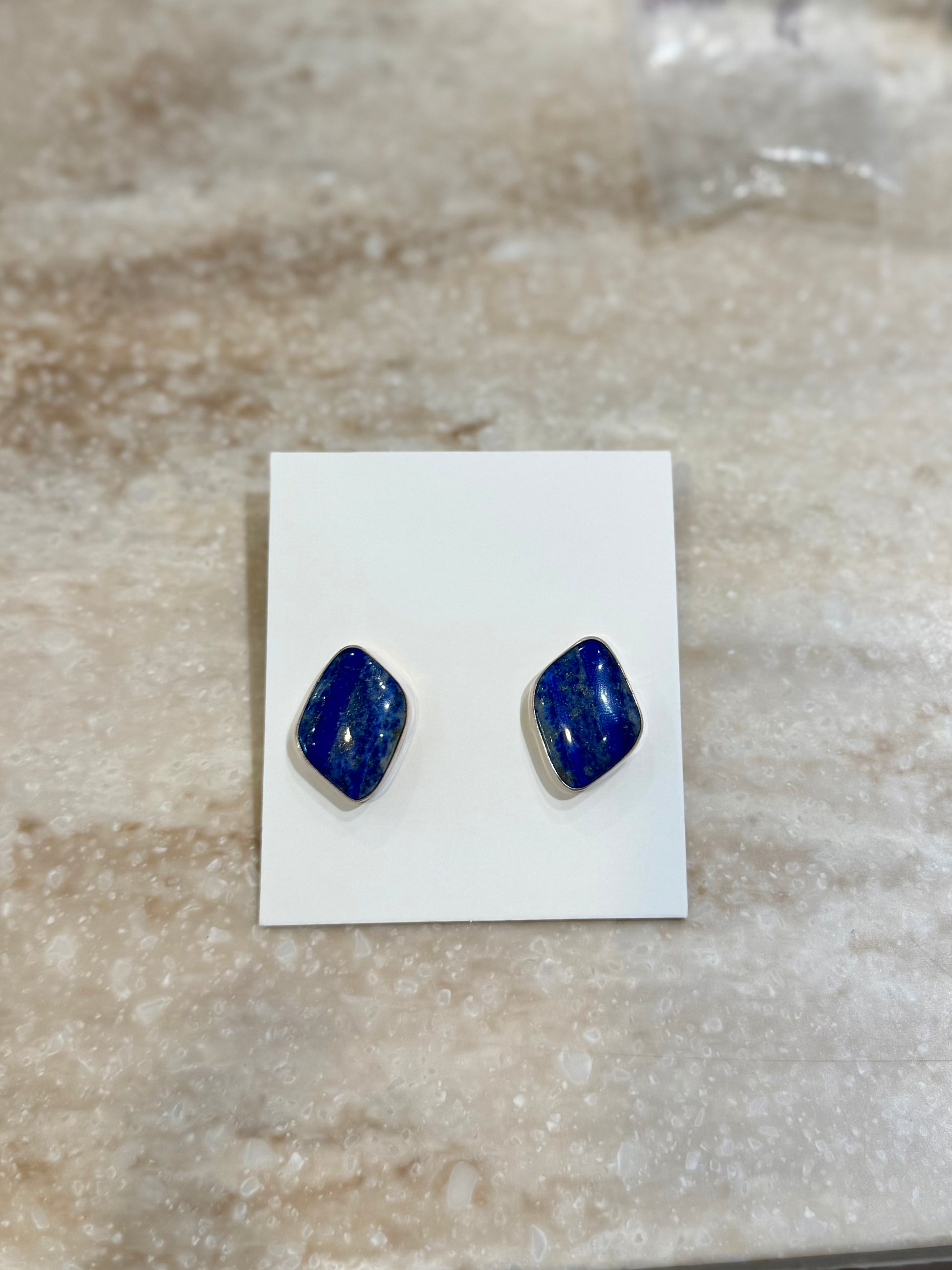 Lapis studs