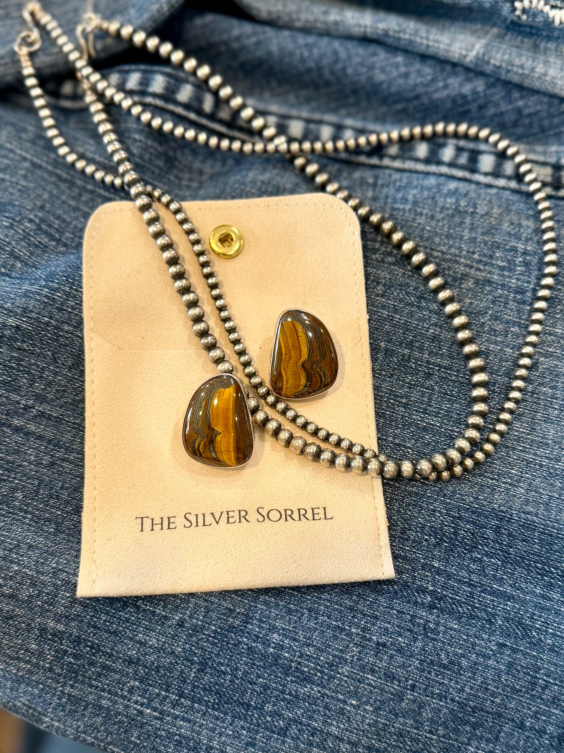 Tiger studs