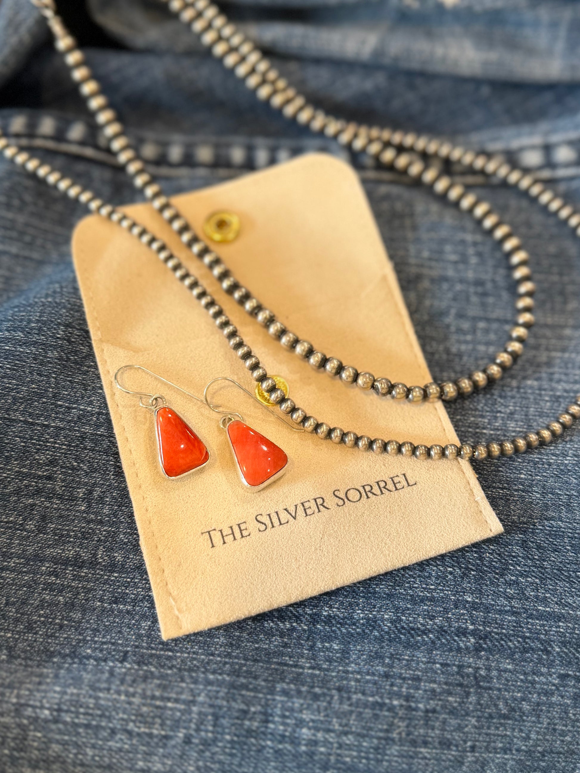 The Aguila dangles