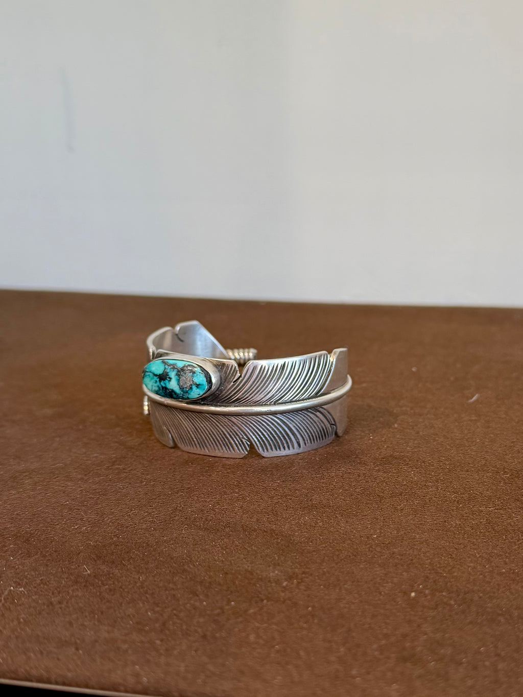 Feather cuff