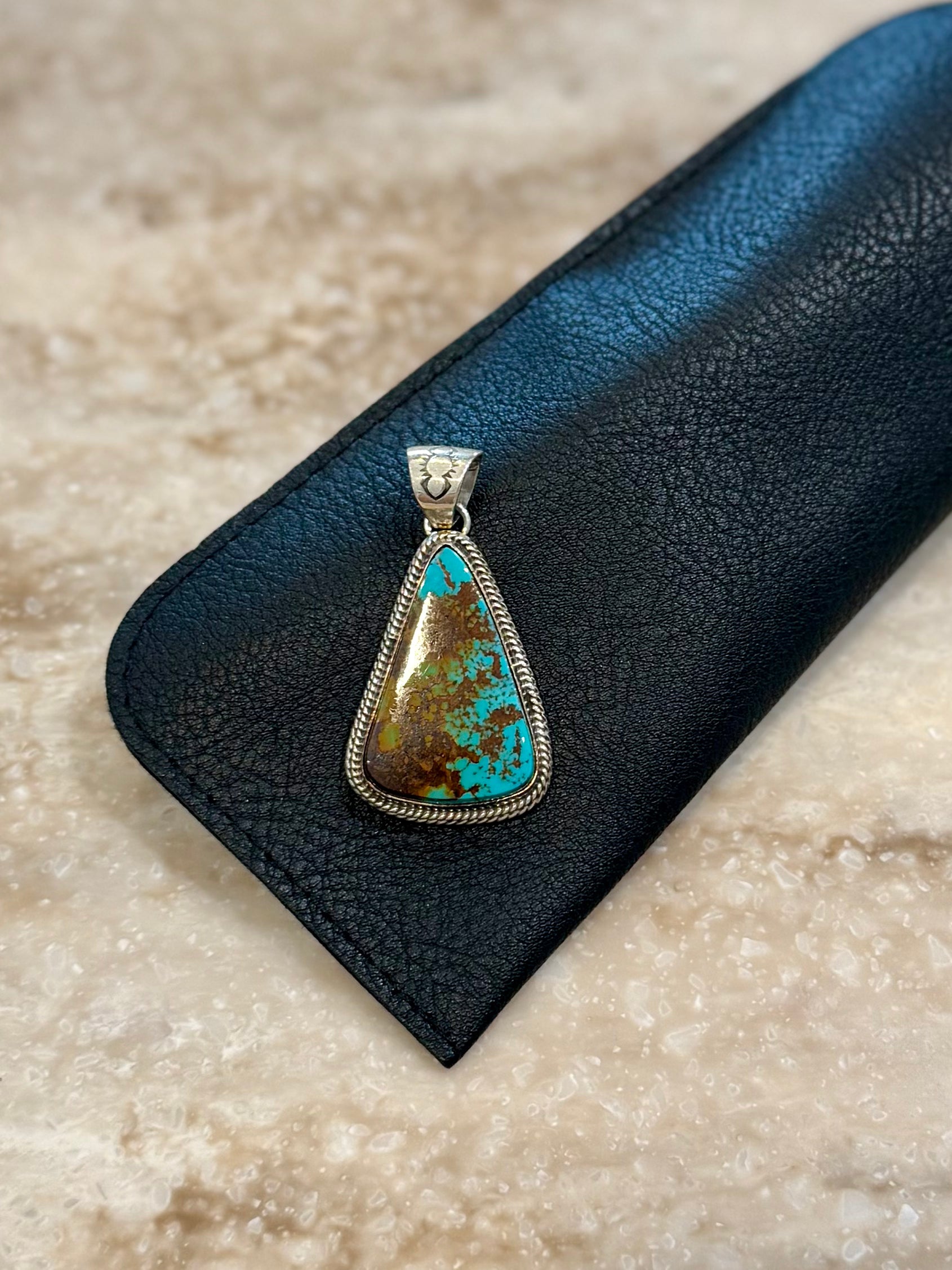 Kingman pendant