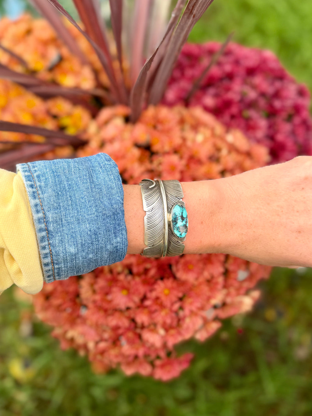 Feather cuff